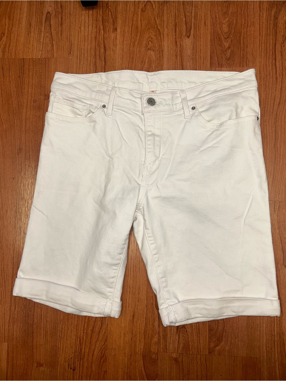 Levi's Classic Bermuda Shorts White Stretch Denim Cuffed Hem Women Size 32